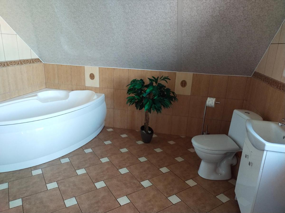 ホテル Wzgorze Baranow Odargowo エクステリア 写真
